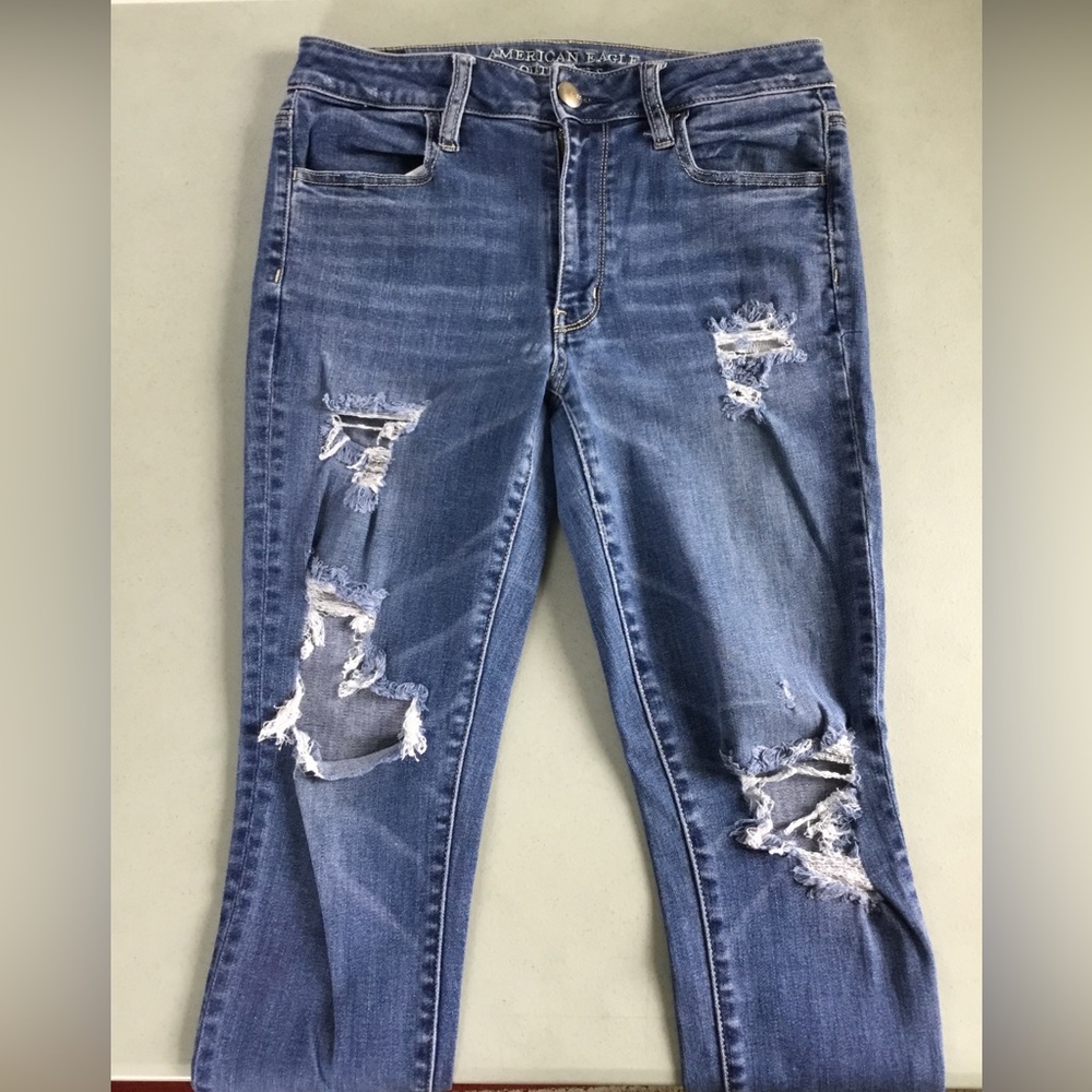 AMERICAN EAGLE OUTFITTERS